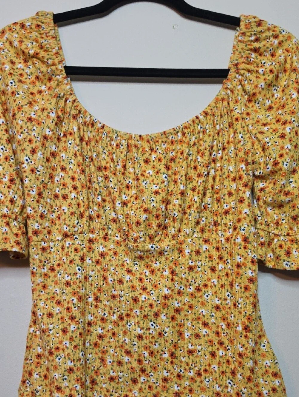 Made With Love Yellow Floral Gathered Sweetheart Neckline Puff Sleeve Crop Top - Picture 7 of 8
